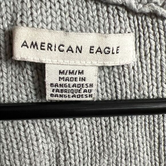 American Eagle Women’s Size Medium Gray Acrylic Knit Button Up Cropped Cardigan - Picture 2 of 4